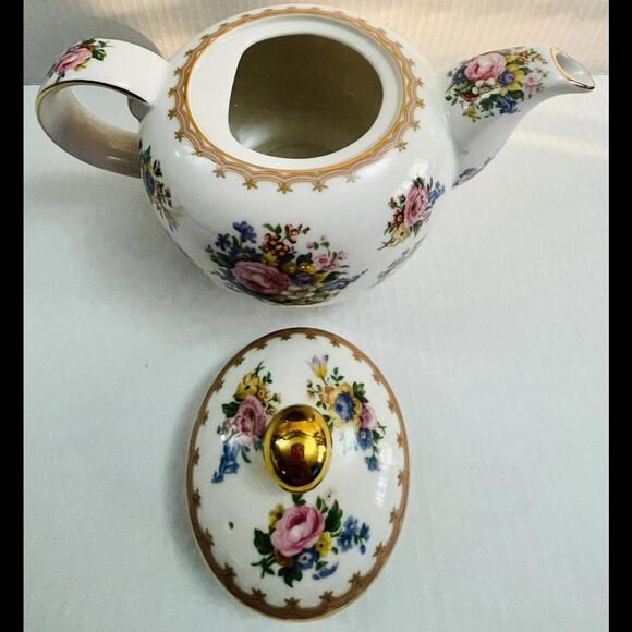 ❤️SOLD❤️Vintage Teapot Royal Albert Fine China Classic Collection “Lady Carlyle” - Picture 5 of 11